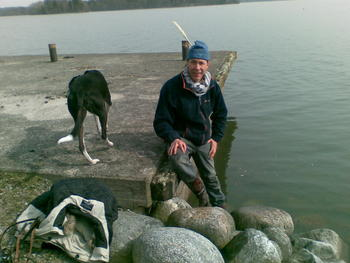 Why do I have a white feather in my hat? Well, new grey hound Finix run out to the pier last sunday but didnt stop in time ..so he went head first down in to the freezing water and I had to pull him up..like the hero I am