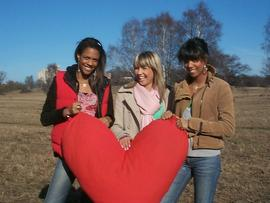 Sandra, Hannah and Patricia have talks about the mysteries of LOVE
