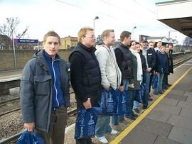 En typisk Yid-Line-Up p� White Hart Lane t�gstation i N17